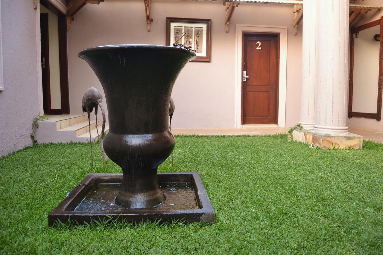 Zawadi House Lodge Аруша Екстер'єр фото